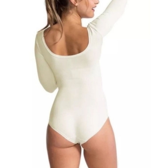 NWT Spanx Long Sleeve Bodysuit. Medium - Picture 2 of 8